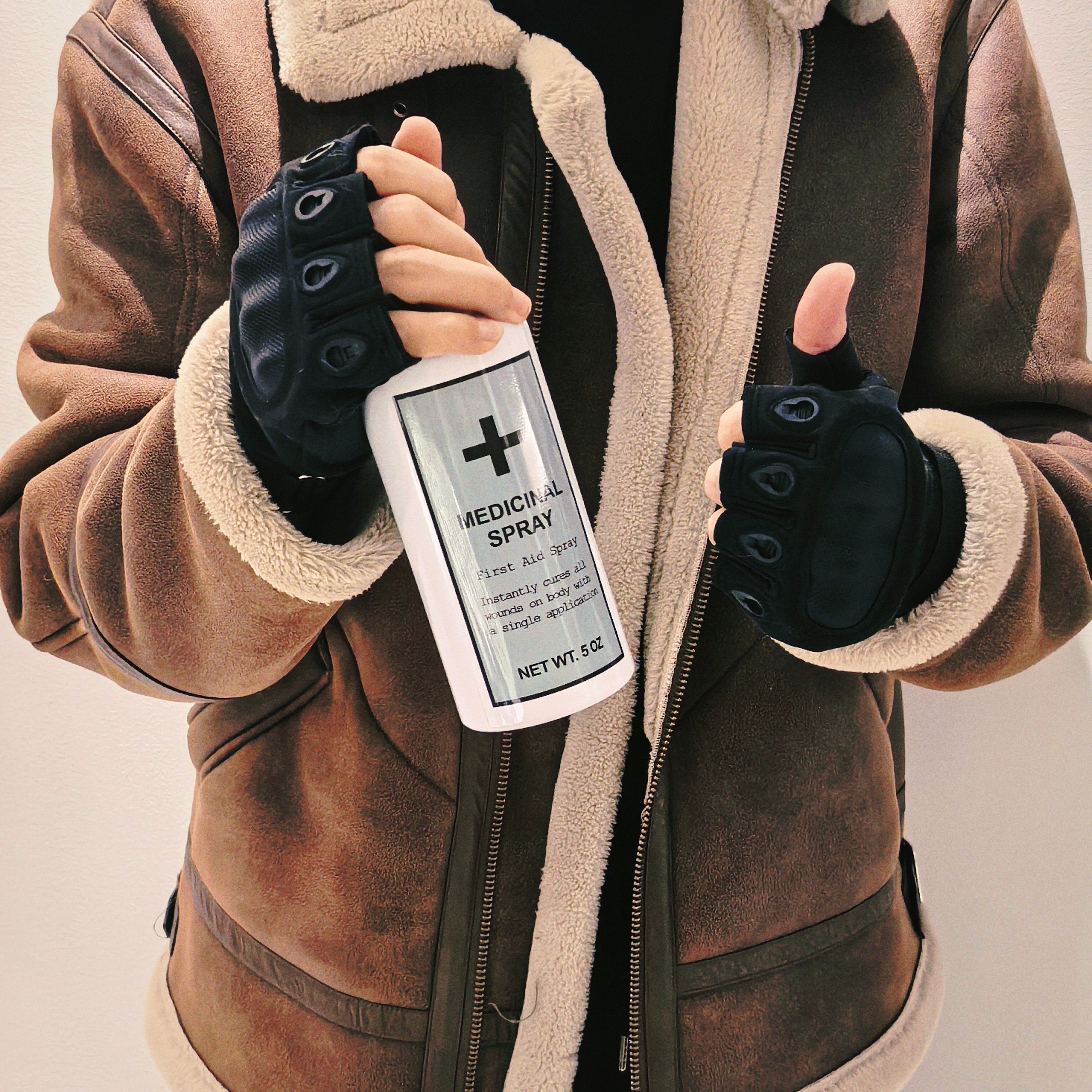 Resident Evil Leon Inspired Ta - مراجعة Cut Resistant Glove وسعره